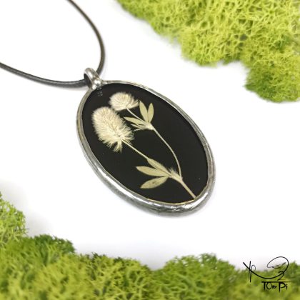 Szklany medalion z kwiatami, technika Tiffany, biżuteria ręcznie robiona, biżuteria artystyczna, rękodzieło artystyczne, rękodzieło, handmade, biżuteria artystyczna, biżuteria handmade, biżuteria damska, biżuteria męska, biżuteria ze szkła, szklana biżuteria, naszyjnik, szkło witrażowe