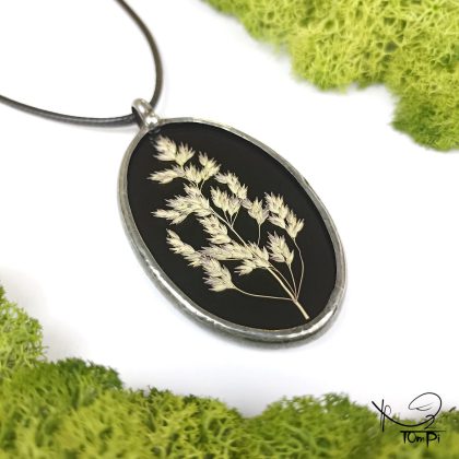 Szklany medalion z kwiatami, technika Tiffany, biżuteria ręcznie robiona, biżuteria artystyczna, rękodzieło artystyczne, rękodzieło, handmade, biżuteria artystyczna, biżuteria handmade, biżuteria damska, biżuteria męska, biżuteria ze szkła, szklana biżuteria, naszyjnik, szkło witrażowe