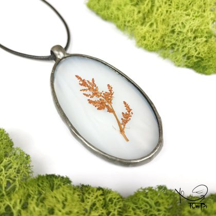 Szklany medalion z kwiatami, technika Tiffany, biżuteria ręcznie robiona, biżuteria artystyczna, rękodzieło artystyczne, rękodzieło, handmade, biżuteria artystyczna, biżuteria handmade, biżuteria damska, biżuteria męska, biżuteria ze szkła, szklana biżuteria, naszyjnik, szkło witrażowe
