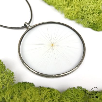 Szklany medalion z nasionem, technika Tiffany, biżuteria ręcznie robiona, biżuteria artystyczna, rękodzieło artystyczne, rękodzieło, handmade, biżuteria artystyczna, biżuteria handmade, biżuteria damska, biżuteria męska, biżuteria ze szkła, szklana biżuteria, naszyjnik, szkło witrażowe