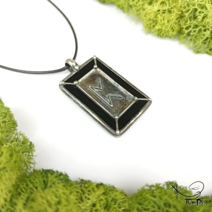Szklana zawieszka z runą, technika Tiffany, biżuteria ręcznie robiona, biżuteria artystyczna, rękodzieło artystyczne, rękodzieło, handmade, runy, symbol, symbolika, biżuteria artystyczna, biżuteria handmade, biżuteria damska, biżuteria męska, biżuteria ze szkła, szklana biżuteria, naszyjnik, szkło witrażowe