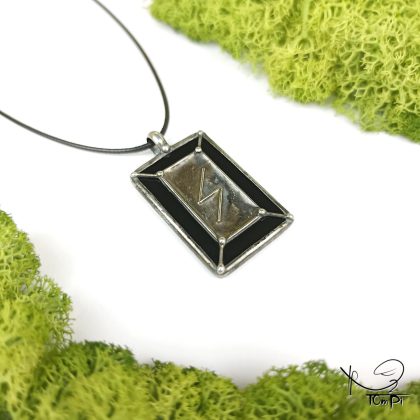 Szklana zawieszka z runą, technika Tiffany, biżuteria ręcznie robiona, biżuteria artystyczna, rękodzieło artystyczne, rękodzieło, handmade, runy, symbol, symbolika, biżuteria artystyczna, biżuteria handmade, biżuteria damska, biżuteria męska, biżuteria ze szkła, szklana biżuteria, naszyjnik, szkło witrażowe