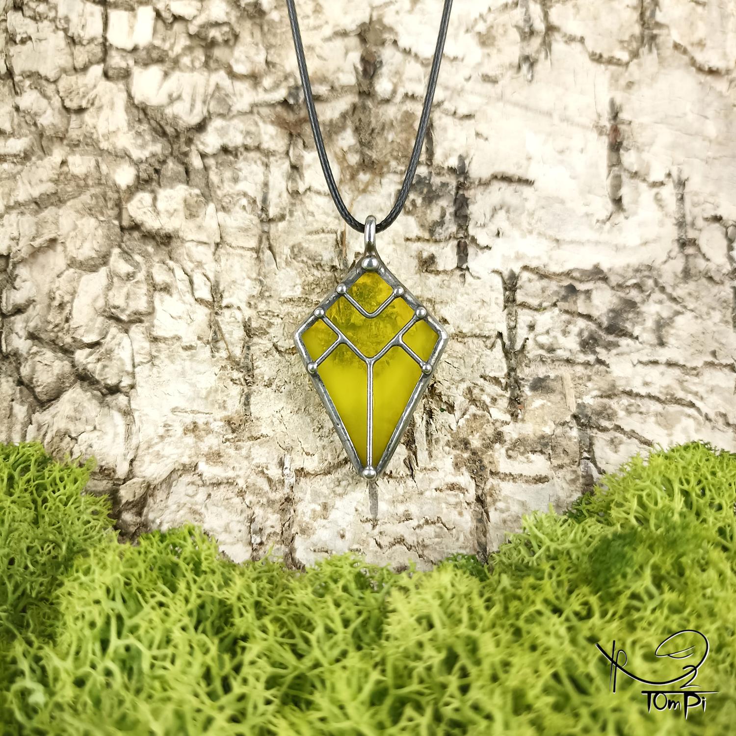 Szklana zawieszka słowiańska, technika Tiffany, biżuteria ręcznie robiona, biżuteria artystyczna, rękodzieło artystyczne, rękodzieło, handmade, słowiańskie, symbol, symbolika, biżuteria artystyczna, biżuteria handmade, biżuteria damska, biżuteria męska, biżuteria ze szkła, szklana biżuteria, naszyjnik, szkło witrażowe