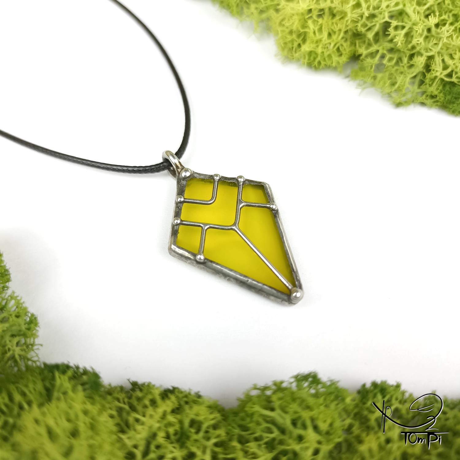 Szklana zawieszka słowiańska, technika Tiffany, biżuteria ręcznie robiona, biżuteria artystyczna, rękodzieło artystyczne, rękodzieło, handmade, słowiańskie, symbol, symbolika, biżuteria artystyczna, biżuteria handmade, biżuteria damska, biżuteria męska, biżuteria ze szkła, szklana biżuteria, naszyjnik, szkło witrażowe