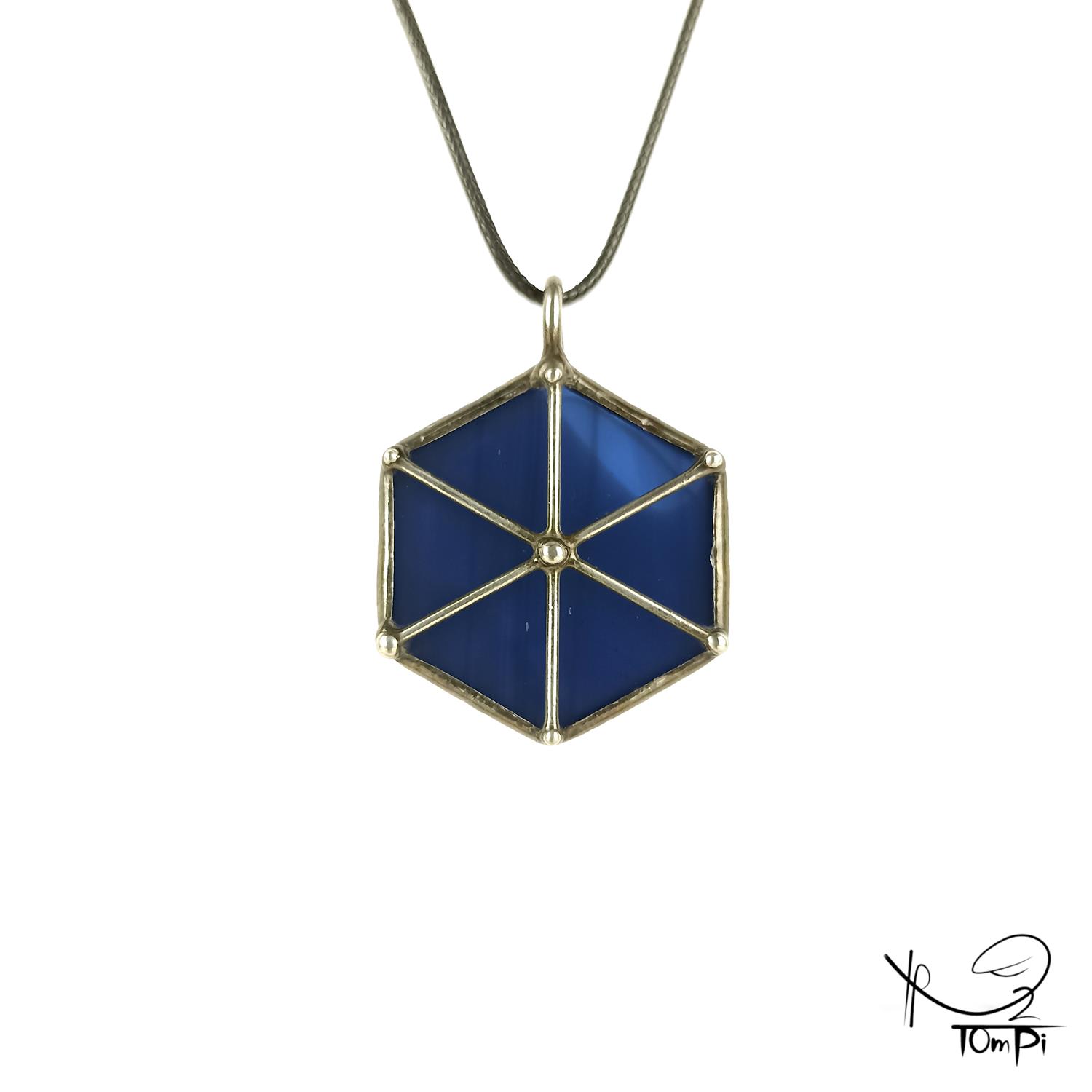 Szklana zawieszka słowiańska, technika Tiffany, biżuteria ręcznie robiona, biżuteria artystyczna, rękodzieło artystyczne, rękodzieło, handmade, słowiańskie, symbol, symbolika, biżuteria artystyczna, biżuteria handmade, biżuteria damska, biżuteria męska, biżuteria ze szkła, szklana biżuteria, naszyjnik, szkło witrażowe