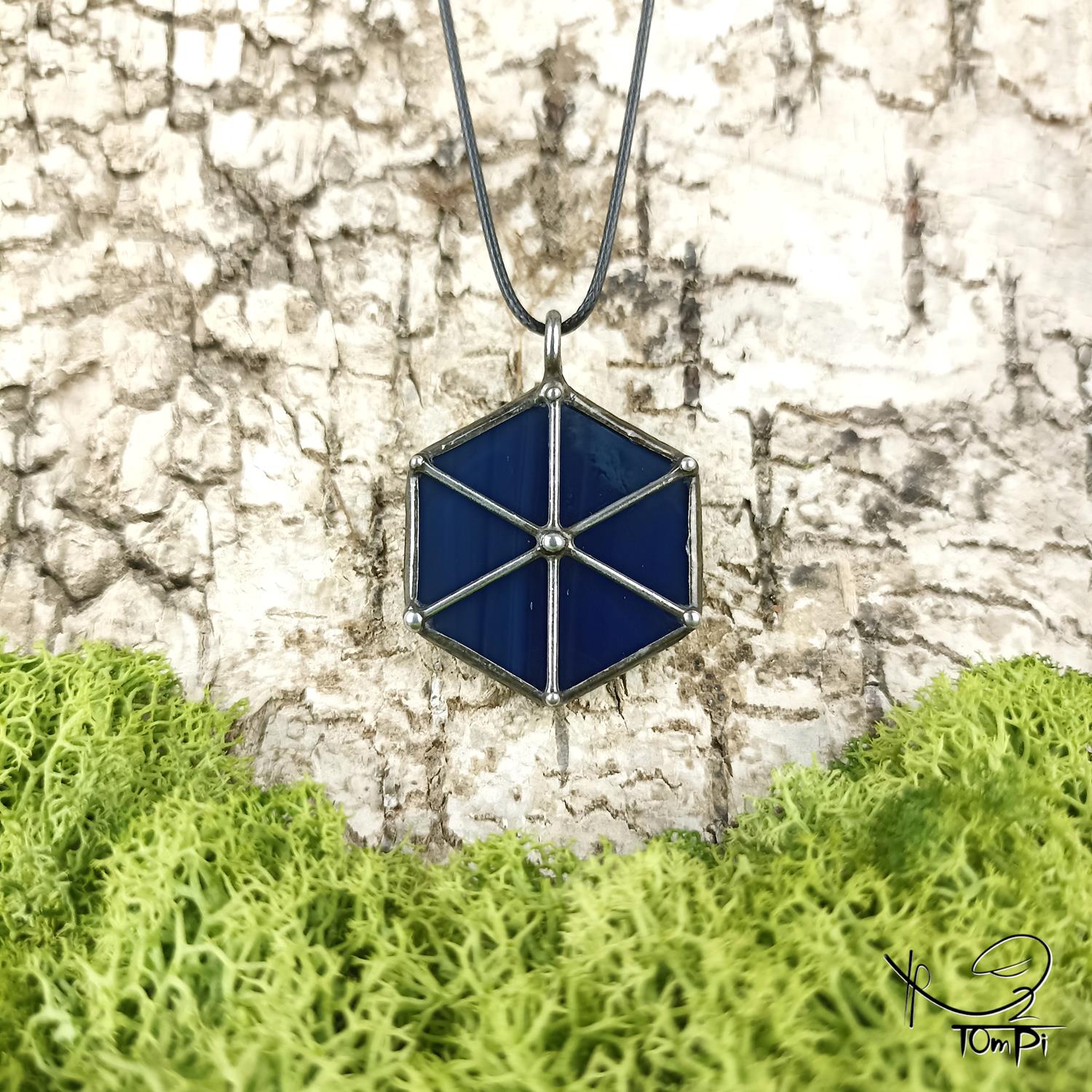 Szklana zawieszka słowiańska, technika Tiffany, biżuteria ręcznie robiona, biżuteria artystyczna, rękodzieło artystyczne, rękodzieło, handmade, słowiańskie, symbol, symbolika, biżuteria artystyczna, biżuteria handmade, biżuteria damska, biżuteria męska, biżuteria ze szkła, szklana biżuteria, naszyjnik, szkło witrażowe