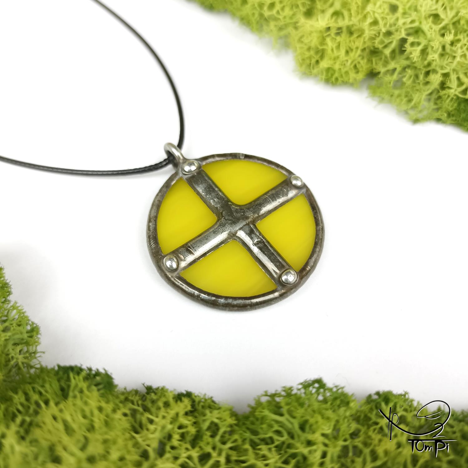 Szklana zawieszka słowiańska, technika Tiffany, biżuteria ręcznie robiona, biżuteria artystyczna, rękodzieło artystyczne, rękodzieło, handmade, słowiańskie, symbol, symbolika, biżuteria artystyczna, biżuteria handmade, biżuteria damska, biżuteria męska, biżuteria ze szkła, szklana biżuteria, naszyjnik, szkło witrażowe