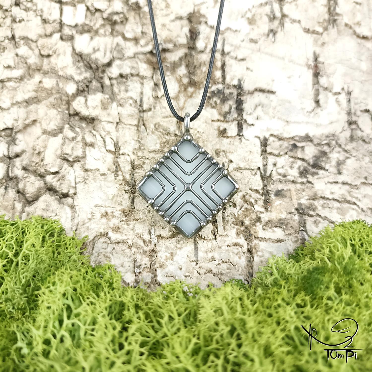 Szklana zawieszka słowiańska, technika Tiffany, biżuteria ręcznie robiona, biżuteria artystyczna, rękodzieło artystyczne, rękodzieło, handmade, słowiańskie, symbol, symbolika, biżuteria artystyczna, biżuteria handmade, biżuteria damska, biżuteria męska, biżuteria ze szkła, szklana biżuteria, naszyjnik, szkło witrażowe