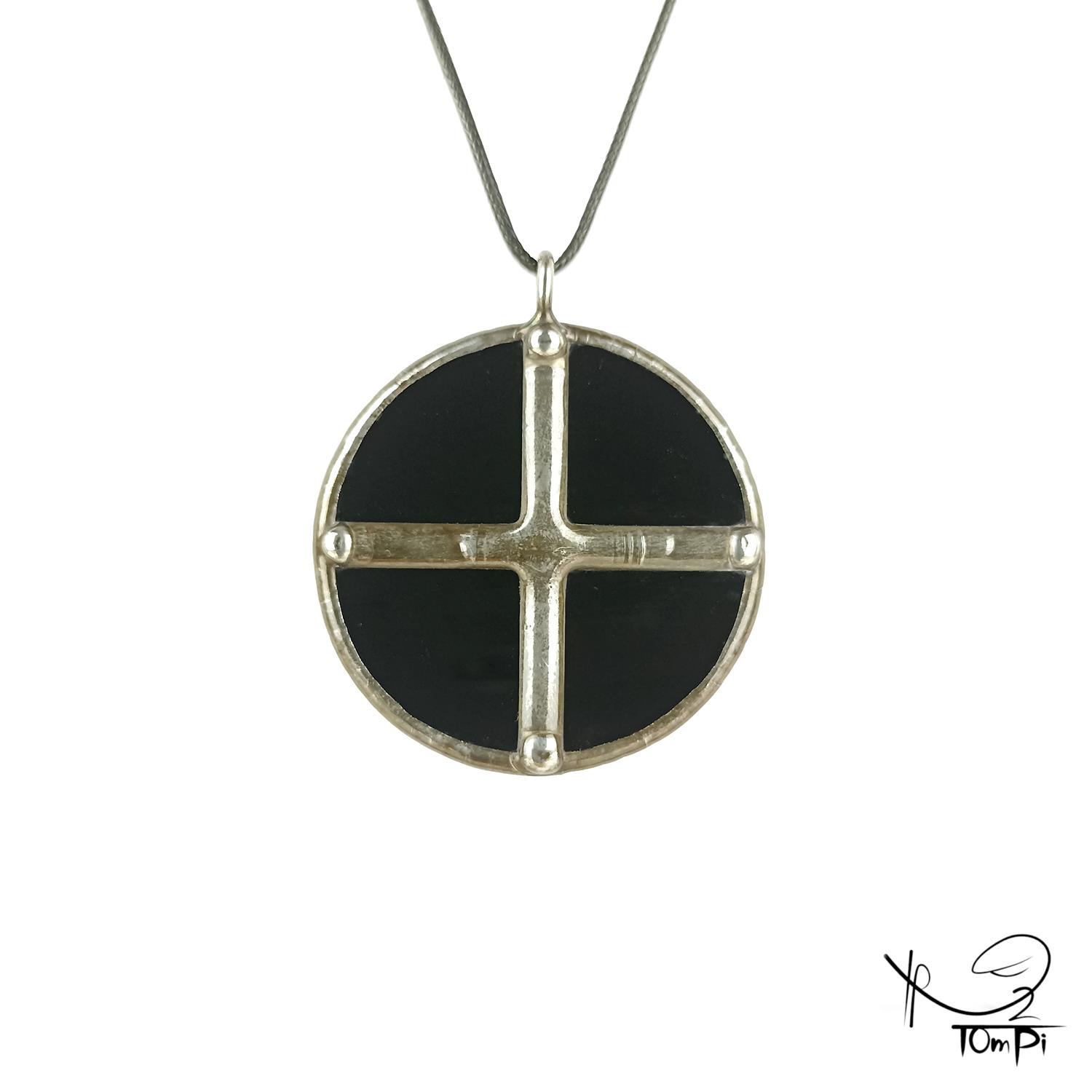 Szklana zawieszka słowiańska, technika Tiffany, biżuteria ręcznie robiona, biżuteria artystyczna, rękodzieło artystyczne, rękodzieło, handmade, słowiańskie, symbol, symbolika, biżuteria artystyczna, biżuteria handmade, biżuteria damska, biżuteria męska, biżuteria ze szkła, szklana biżuteria, naszyjnik, szkło witrażowe