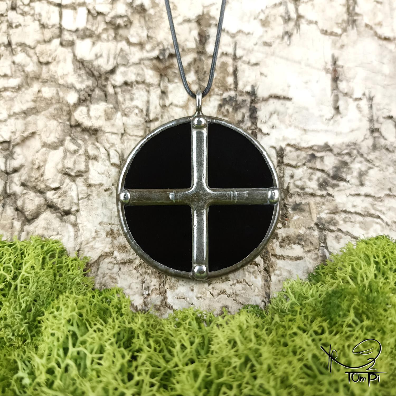Szklana zawieszka słowiańska, technika Tiffany, biżuteria ręcznie robiona, biżuteria artystyczna, rękodzieło artystyczne, rękodzieło, handmade, słowiańskie, symbol, symbolika, biżuteria artystyczna, biżuteria handmade, biżuteria damska, biżuteria męska, biżuteria ze szkła, szklana biżuteria, naszyjnik, szkło witrażowe