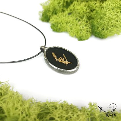 Szklany medalion z kwiatem, technika Tiffany, biżuteria ręcznie robiona, rękodzieło artystyczne, handmade, biżuteria artystyczna, biżuteria handmade, biżuteria damska, biżuteria męska, biżuteria ze szkła, szklana biżuteria, naszyjnik, szkło witrażowe