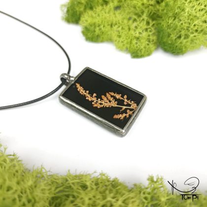 Szklany medalion z kwiatem, technika Tiffany, biżuteria ręcznie robiona, rękodzieło artystyczne, handmade, biżuteria artystyczna, biżuteria handmade, biżuteria damska, biżuteria męska, biżuteria ze szkła, szklana biżuteria, naszyjnik, szkło witrażowe