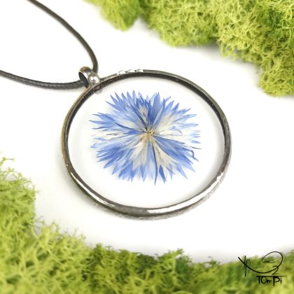 Szklany medalion z kwiatem, technika Tiffany, biżuteria ręcznie robiona, rękodzieło artystyczne, handmade, biżuteria artystyczna, biżuteria handmade, biżuteria damska, biżuteria męska, biżuteria ze szkła, szklana biżuteria, naszyjnik, szkło witrażowe
