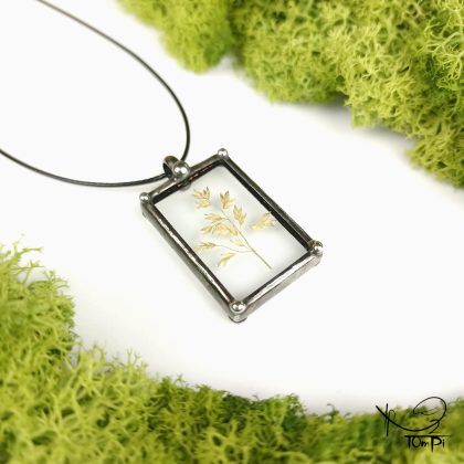 Szklany medalion z trawą, technika Tiffany, biżuteria ręcznie robiona, rękodzieło artystyczne, handmade, biżuteria artystyczna, biżuteria handmade, biżuteria damska, biżuteria męska, biżuteria ze szkła, szklana biżuteria, naszyjnik, szkło witrażowe