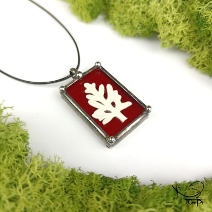 Szklany medalion z liściem, technika Tiffany, biżuteria ręcznie robiona, rękodzieło artystyczne, handmade, biżuteria artystyczna, biżuteria handmade, biżuteria damska, biżuteria męska, biżuteria ze szkła, szklana biżuteria, naszyjnik, szkło witrażowe