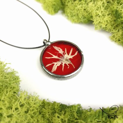 Szklany medalion z kwiatem, technika Tiffany, biżuteria ręcznie robiona, rękodzieło artystyczne, handmade, biżuteria artystyczna, biżuteria handmade, biżuteria damska, biżuteria męska, biżuteria ze szkła, szklana biżuteria, naszyjnik, szkło witrażowe