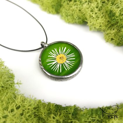 Szklany medalion z kwiatem, technika Tiffany, biżuteria ręcznie robiona, rękodzieło artystyczne, handmade, biżuteria artystyczna, biżuteria handmade, biżuteria damska, biżuteria męska, biżuteria ze szkła, szklana biżuteria, naszyjnik, szkło witrażowe