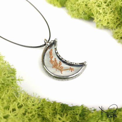 Szklany medalion z kwiatem, technika Tiffany, biżuteria ręcznie robiona, rękodzieło artystyczne, handmade, biżuteria artystyczna, biżuteria handmade, biżuteria damska, biżuteria męska, biżuteria ze szkła, szklana biżuteria, naszyjnik, szkło witrażowe
