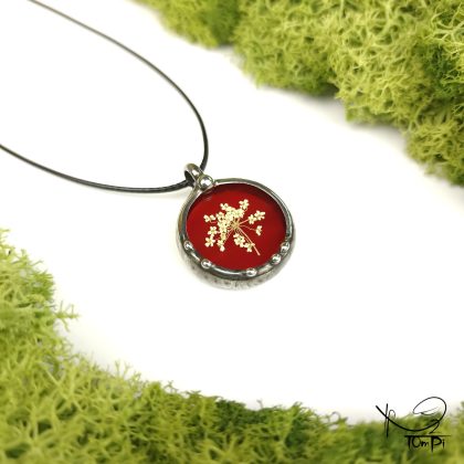 Szklany medalion z kwiatem, technika Tiffany, biżuteria ręcznie robiona, rękodzieło artystyczne, handmade, biżuteria artystyczna, biżuteria handmade, biżuteria damska, biżuteria męska, biżuteria ze szkła, szklana biżuteria, naszyjnik, szkło witrażowe